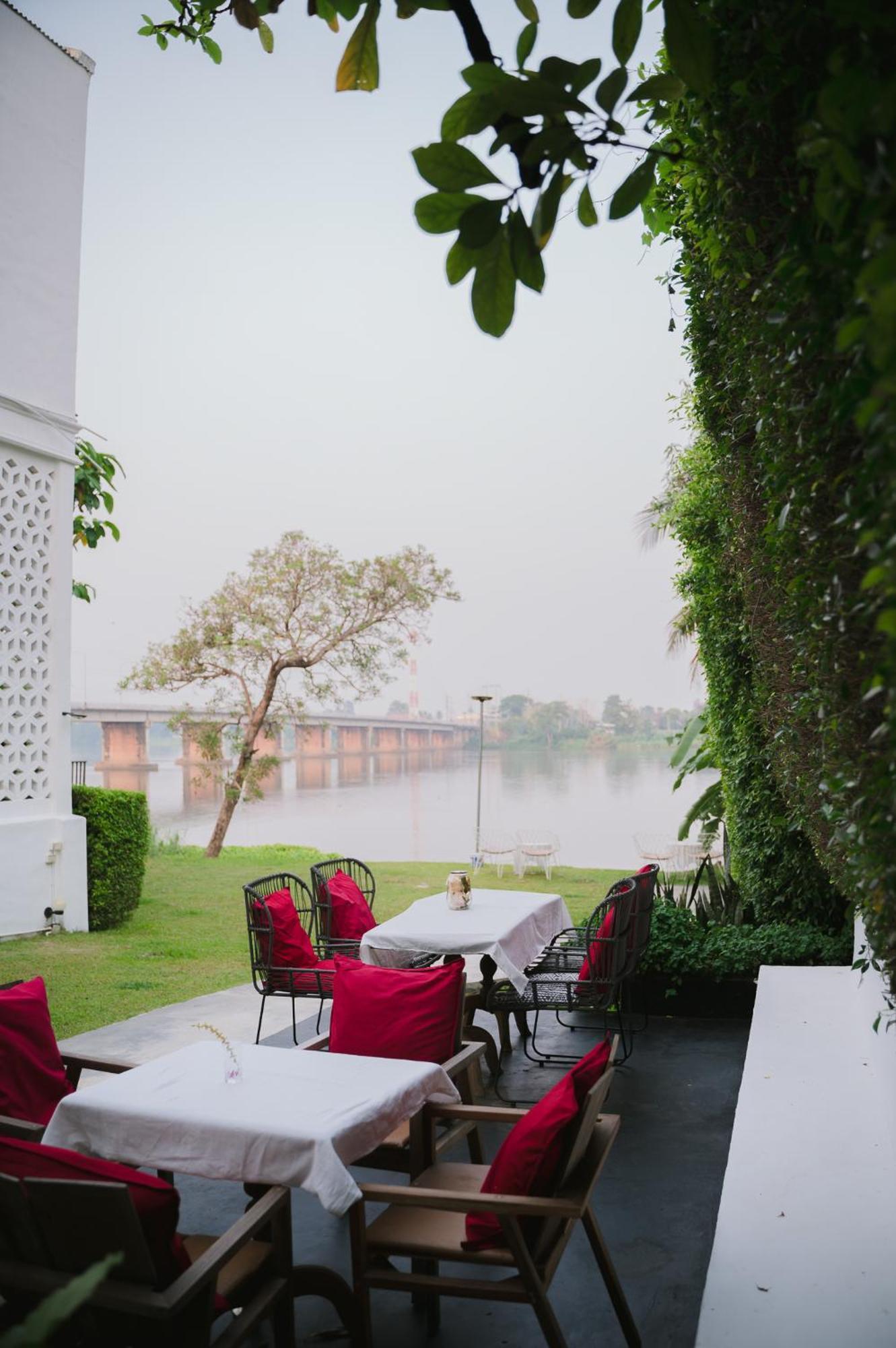 White Wall Riverfront Hotel Kamphaeng Phet Exteriér fotografie
