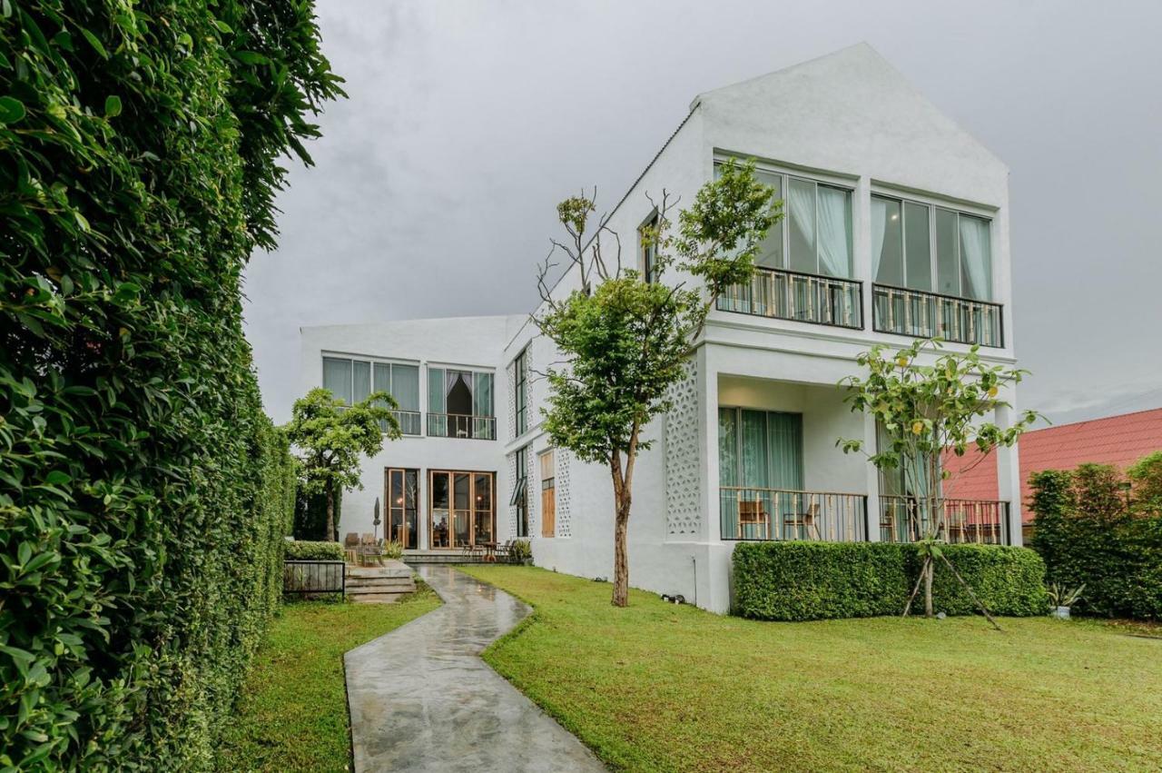 White Wall Riverfront Hotel Kamphaeng Phet Exteriér fotografie