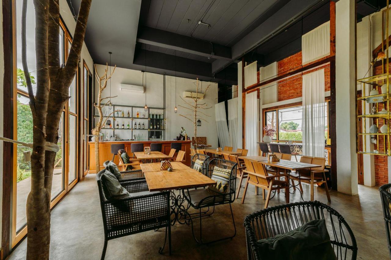 White Wall Riverfront Hotel Kamphaeng Phet Exteriér fotografie